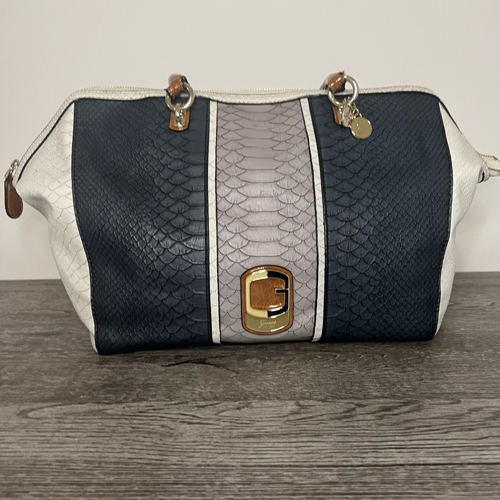 GUESS Satchel Handbag - Picture 4 of 11